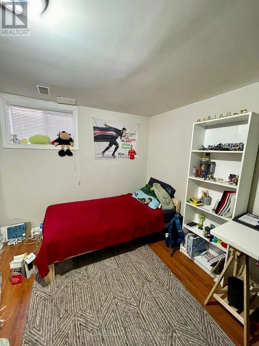 BASEMENT#A - 33 ALEXIS BOULEVARD