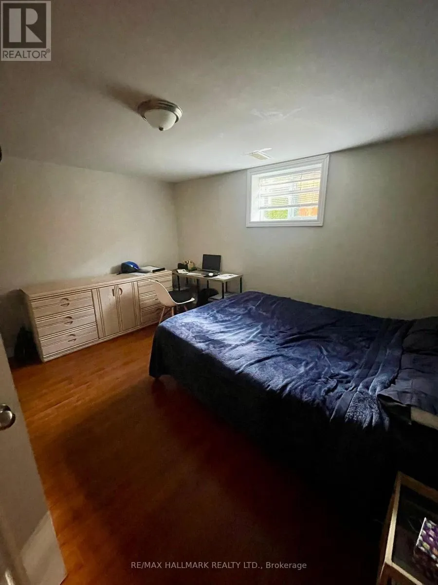 BASEMENT#A - 33 ALEXIS BOULEVARD