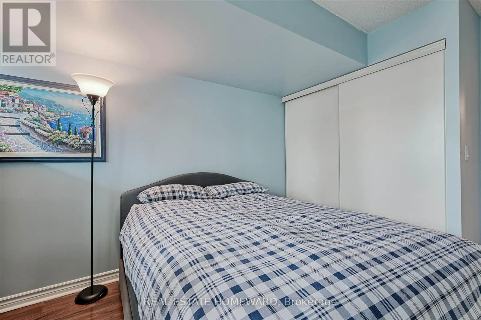 1211 - 397 FRONT STREET W