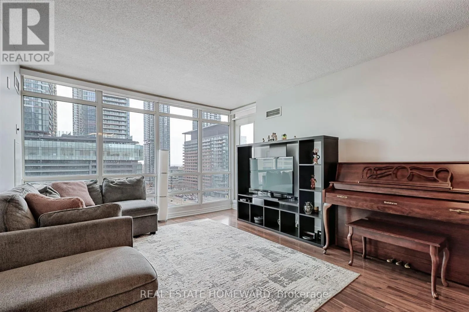 1211 - 397 FRONT STREET W