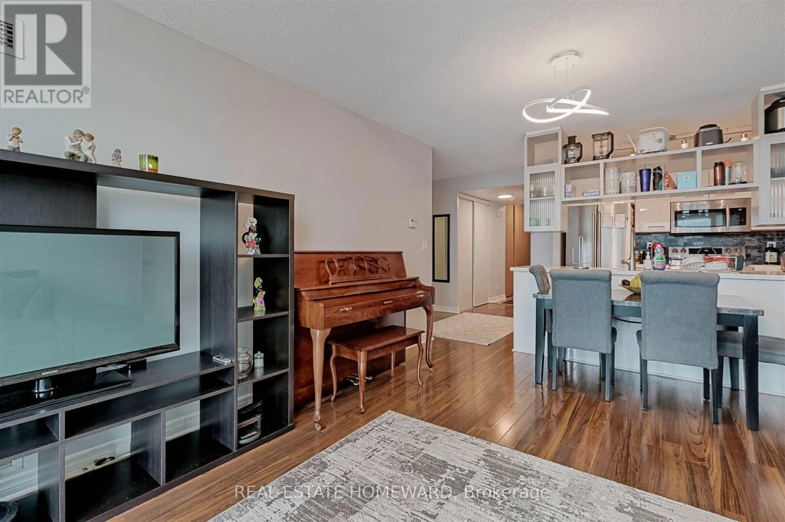 1211 - 397 FRONT STREET W