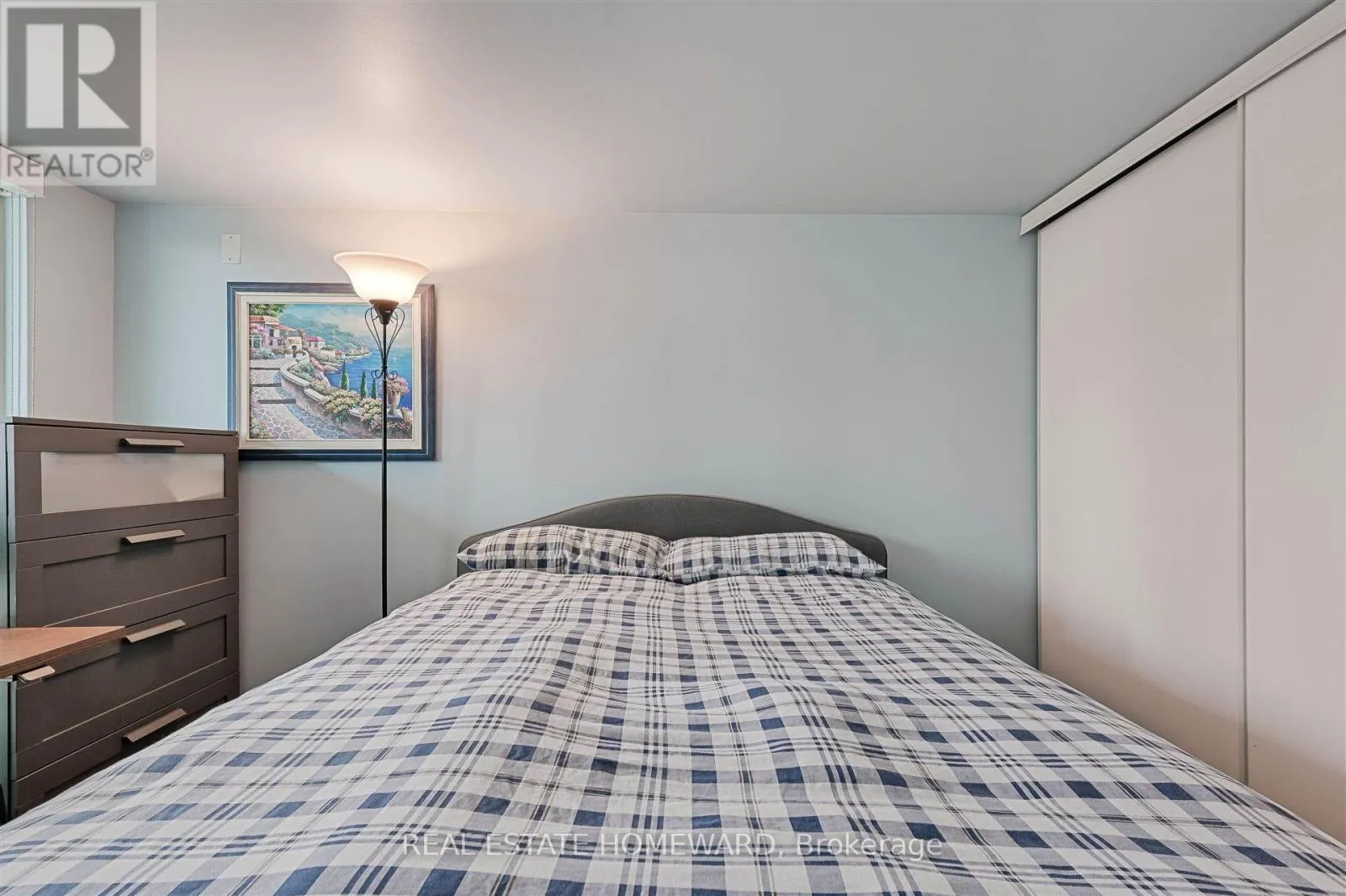 1211 - 397 FRONT STREET W