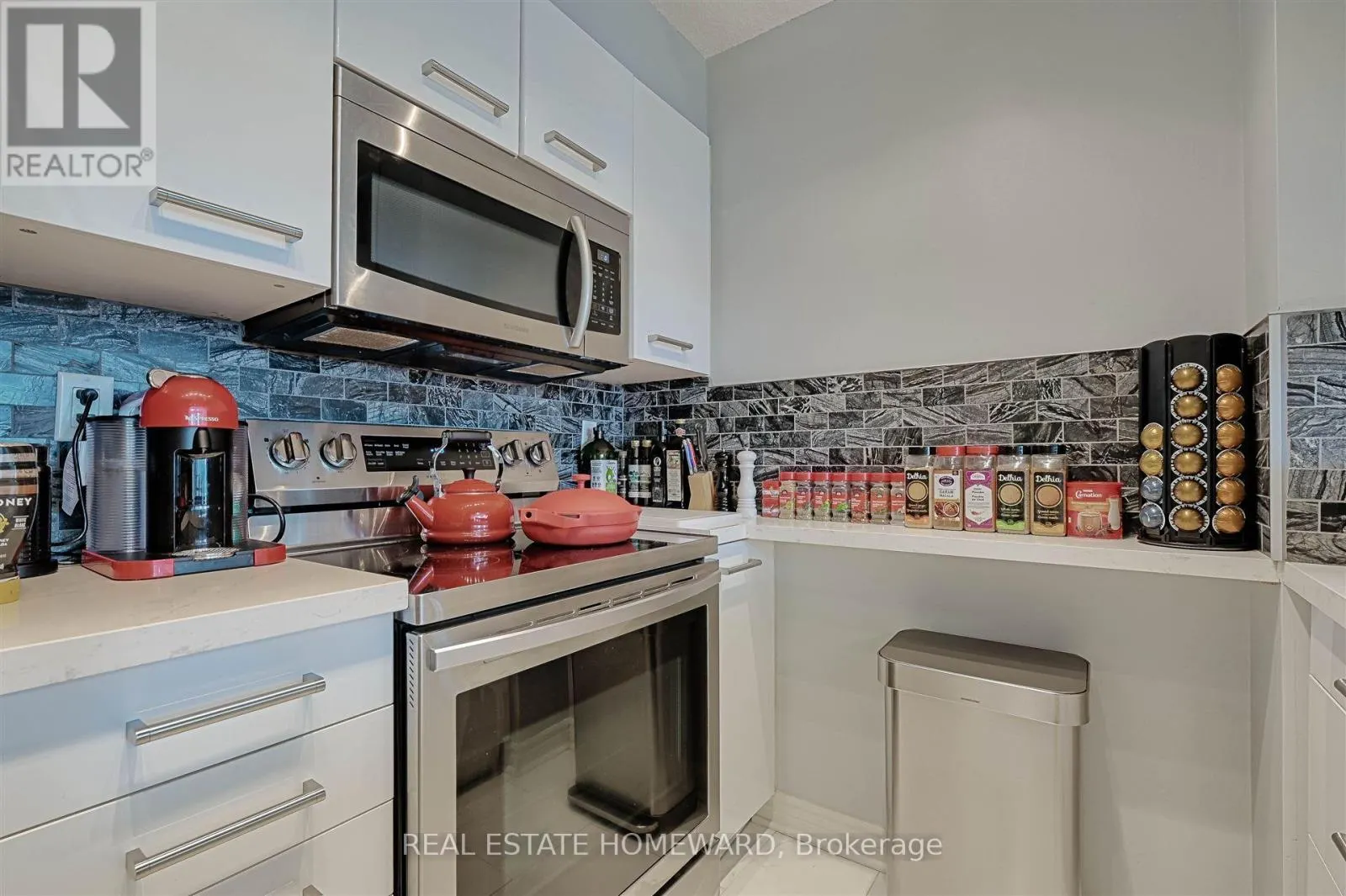 1211 - 397 FRONT STREET W