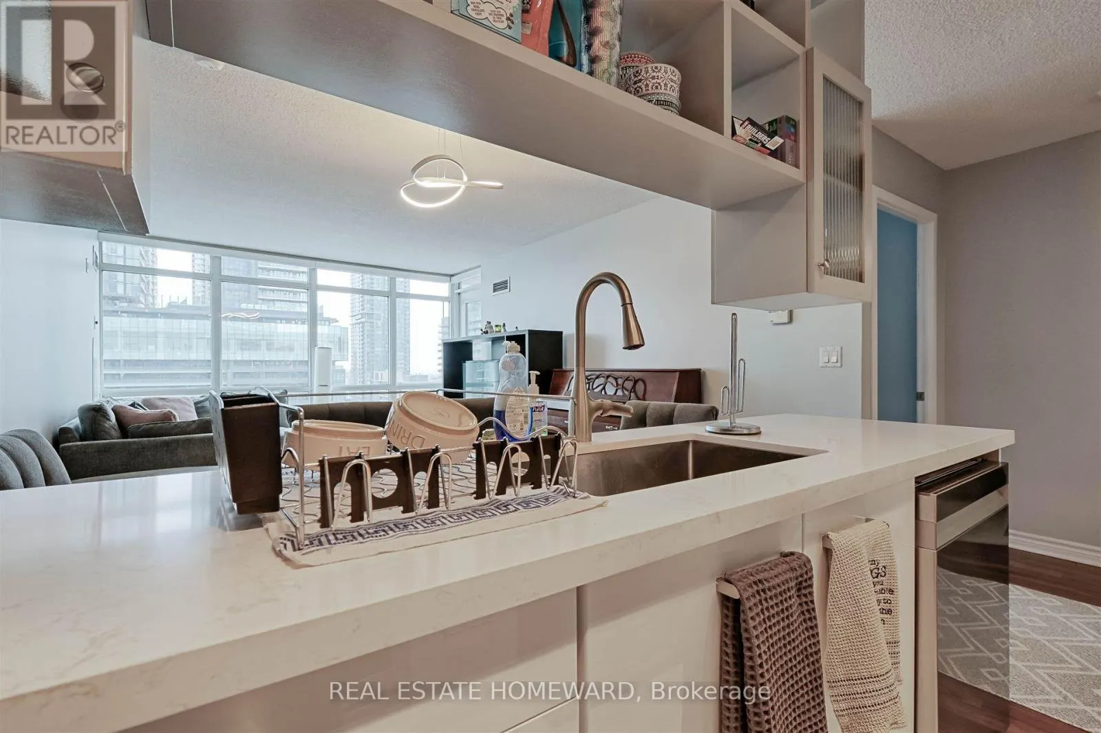 1211 - 397 FRONT STREET W