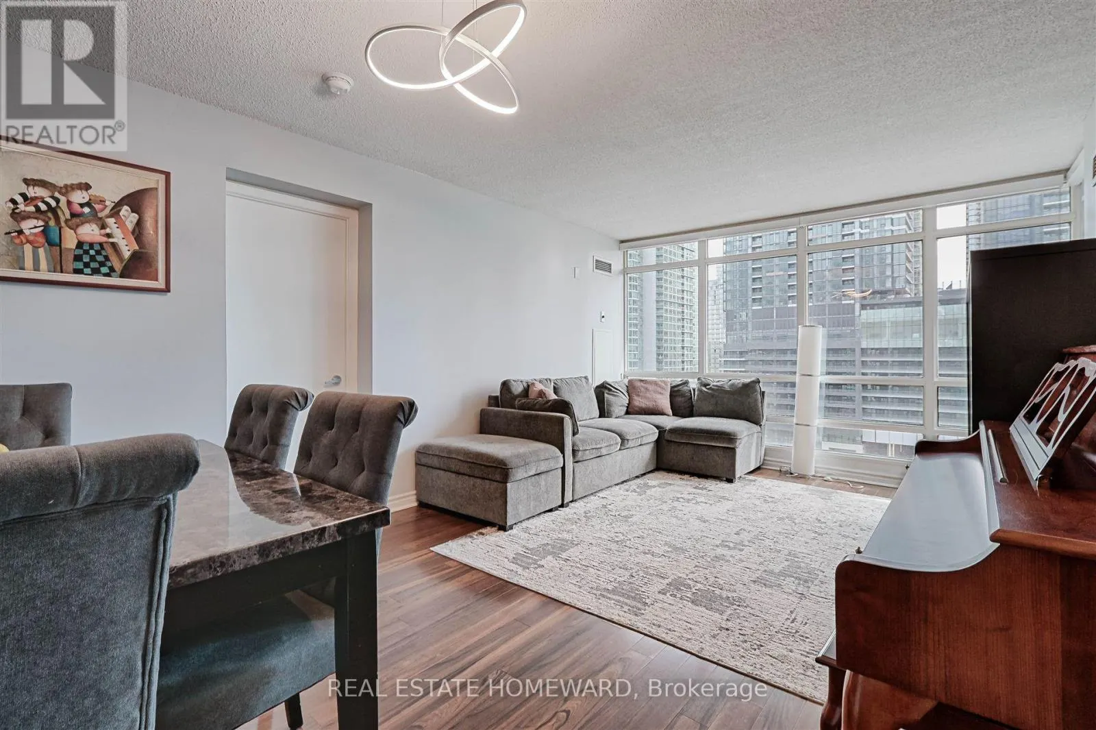 1211 - 397 FRONT STREET W