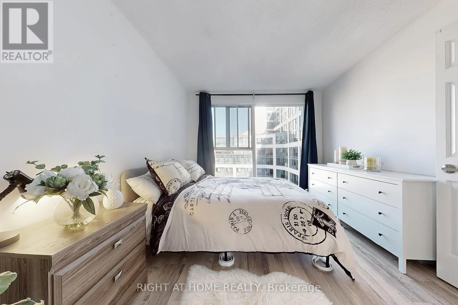 705 - 222 THE ESPLANADE AVENUE