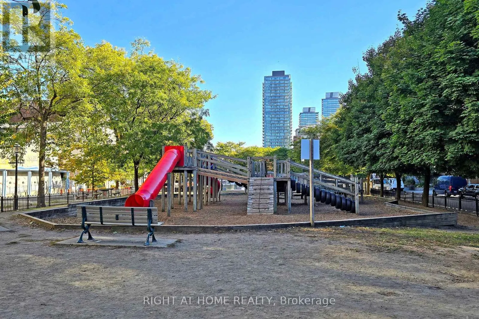 705 - 222 THE ESPLANADE AVENUE