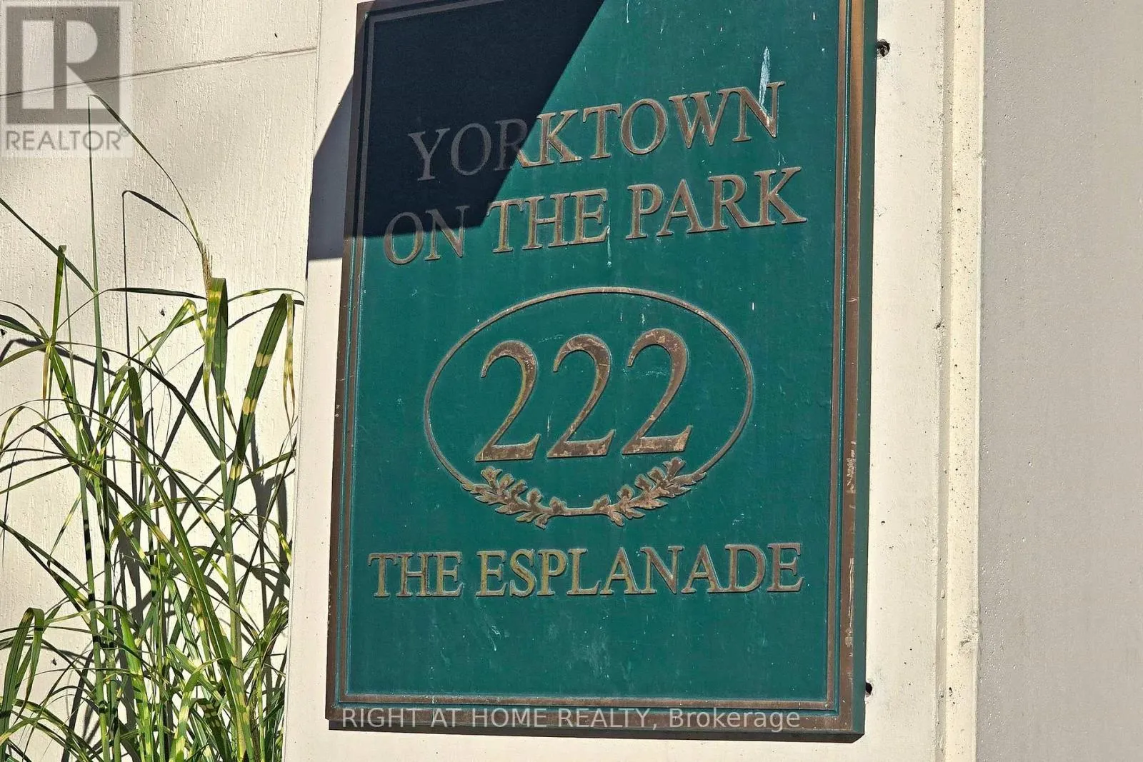 705 - 222 THE ESPLANADE AVENUE