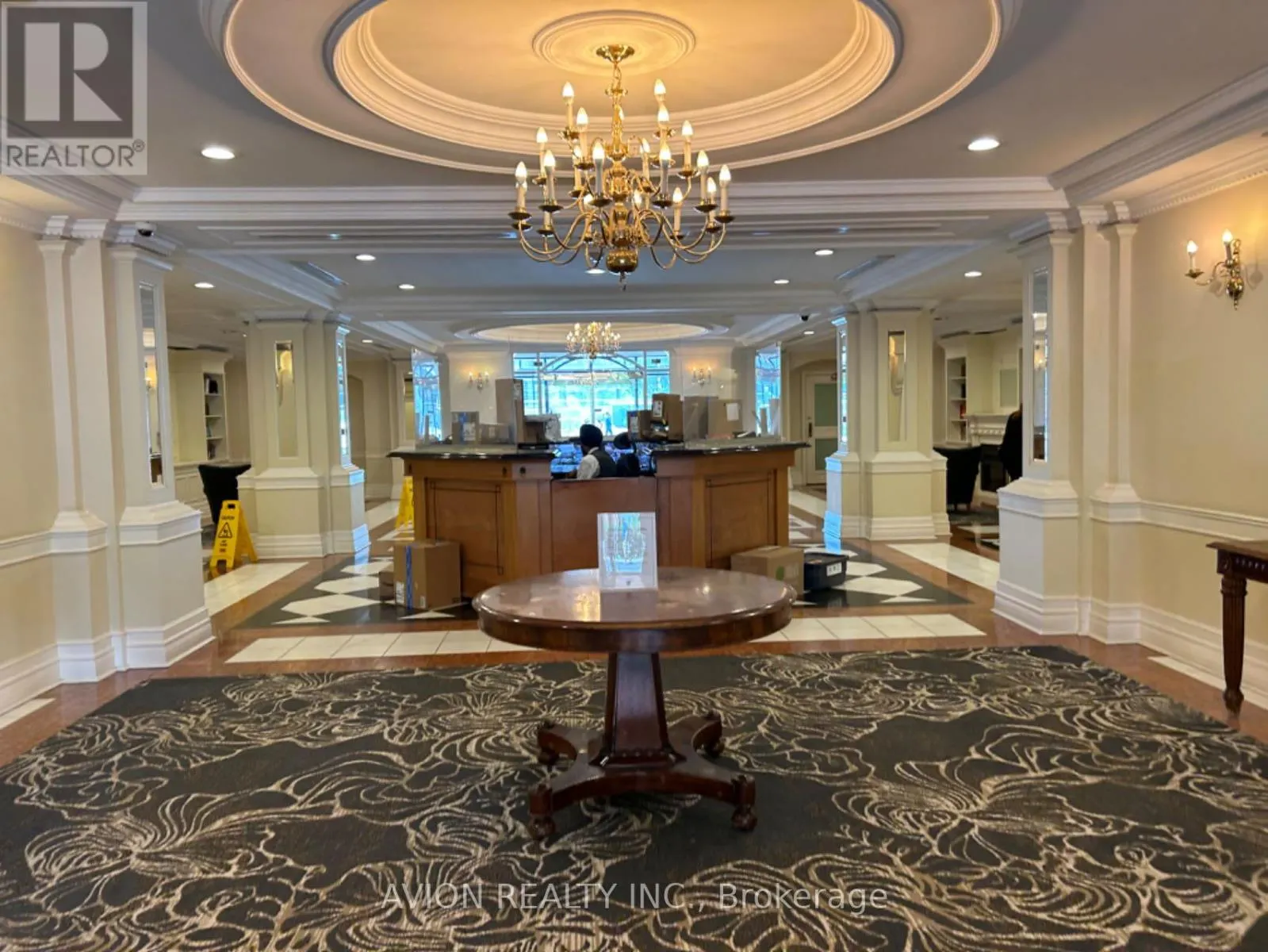 1108 - 887 BAY STREET