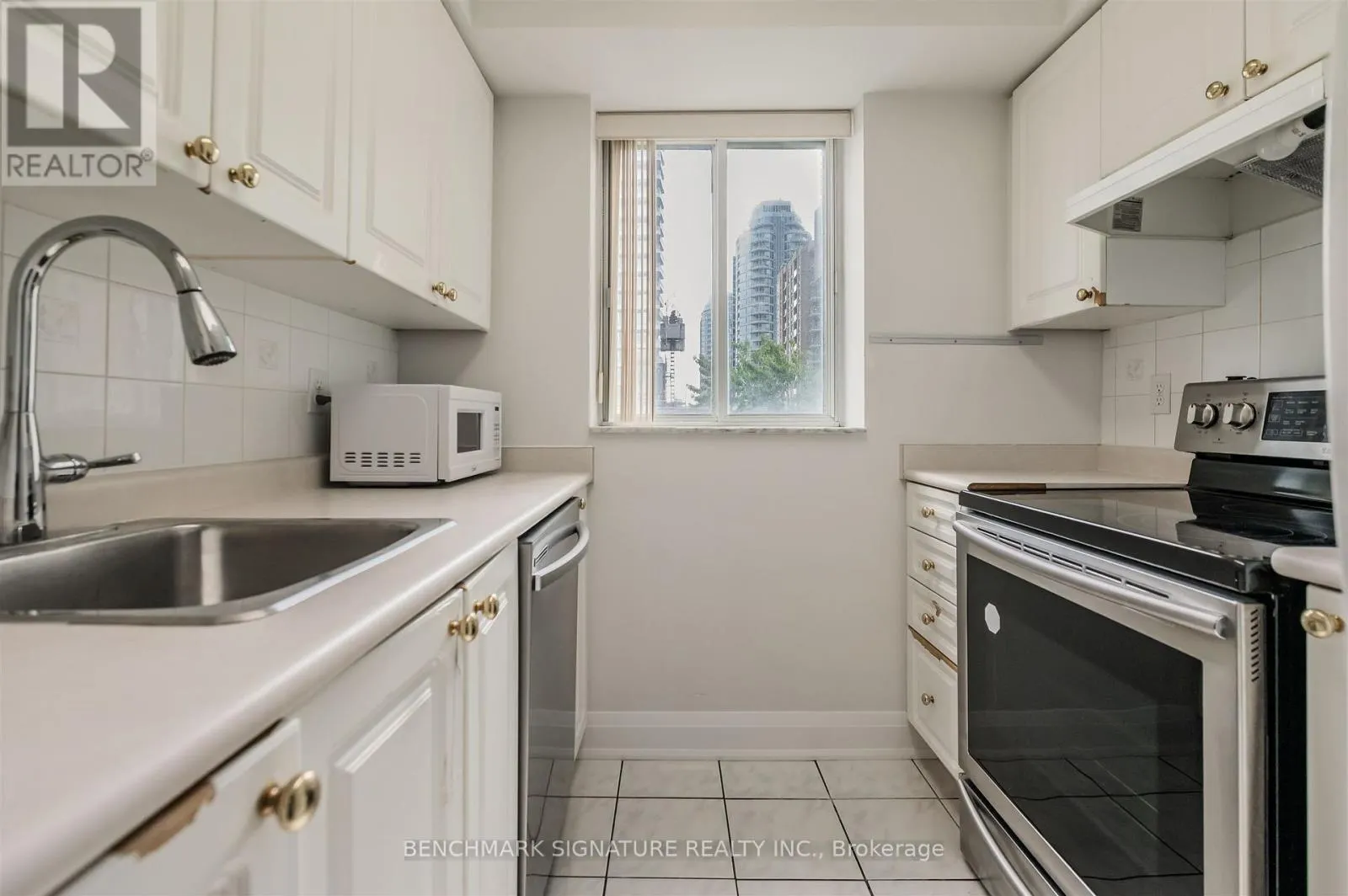 608 - 3 PEMBERTON AVENUE