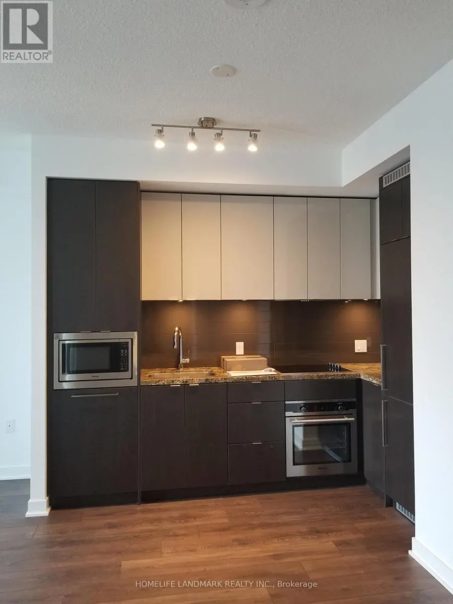 3903 - 125 BLUE JAYS WAY