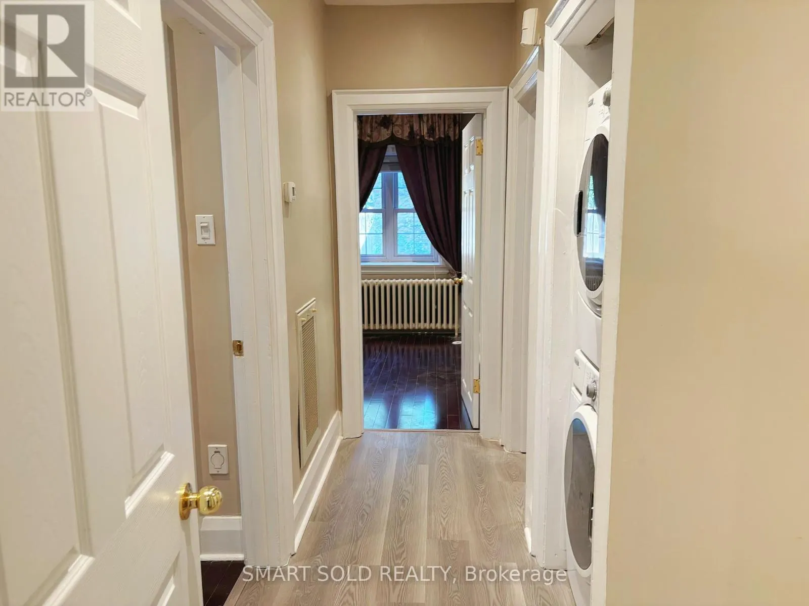 1ST FL - 889 AVENUE ROAD
