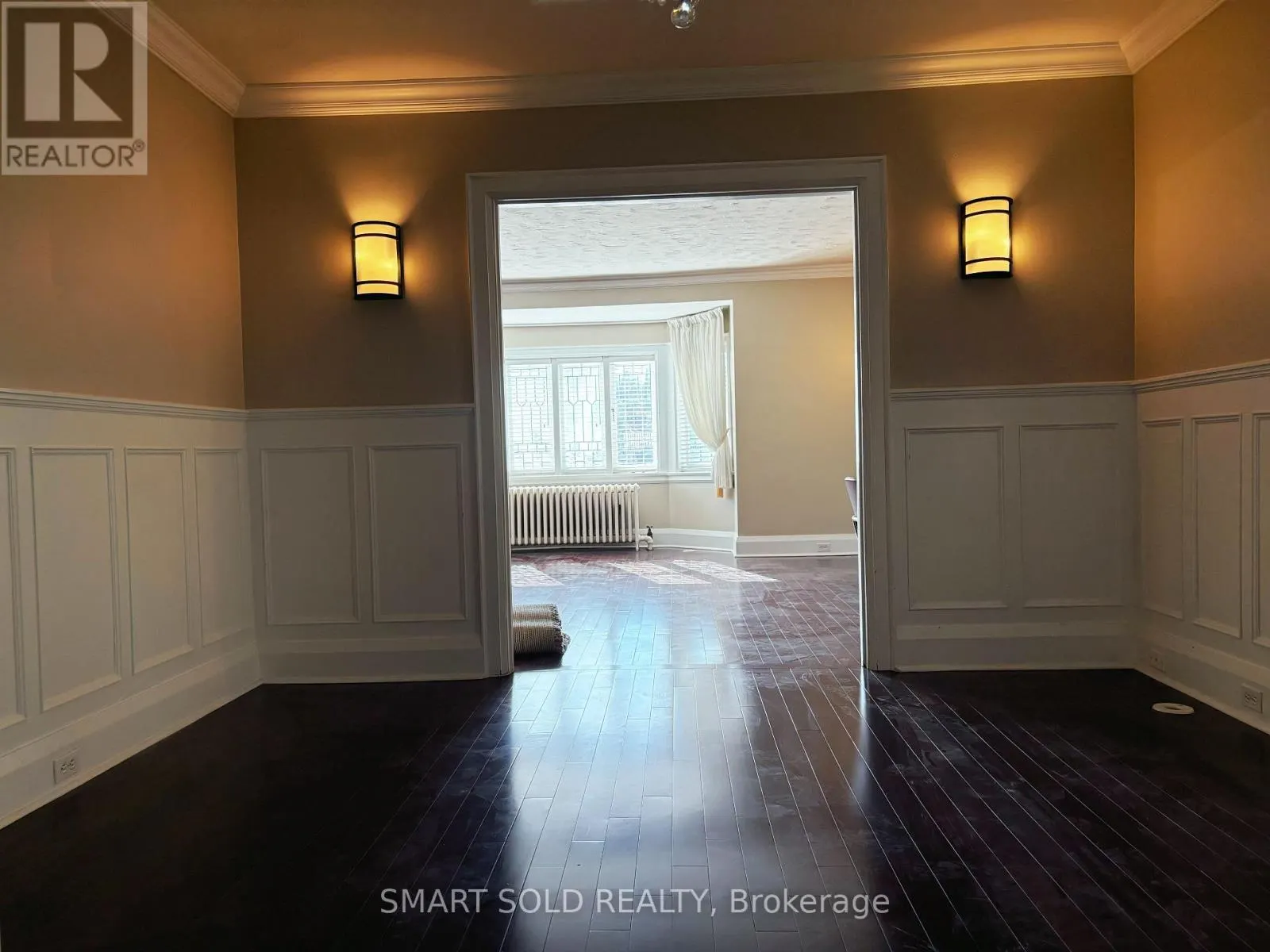 1ST FL - 889 AVENUE ROAD