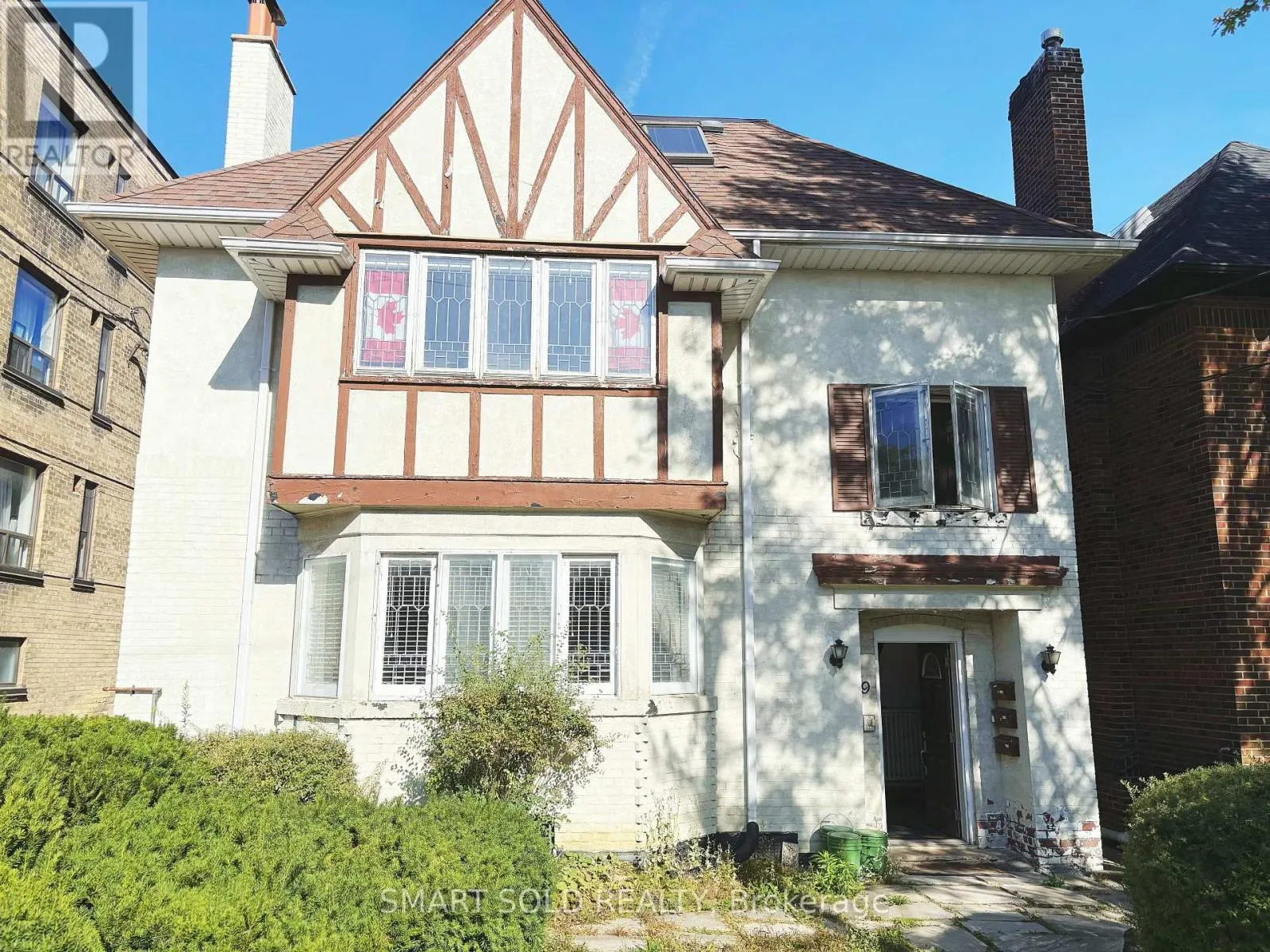 1ST FL - 889 AVENUE ROAD