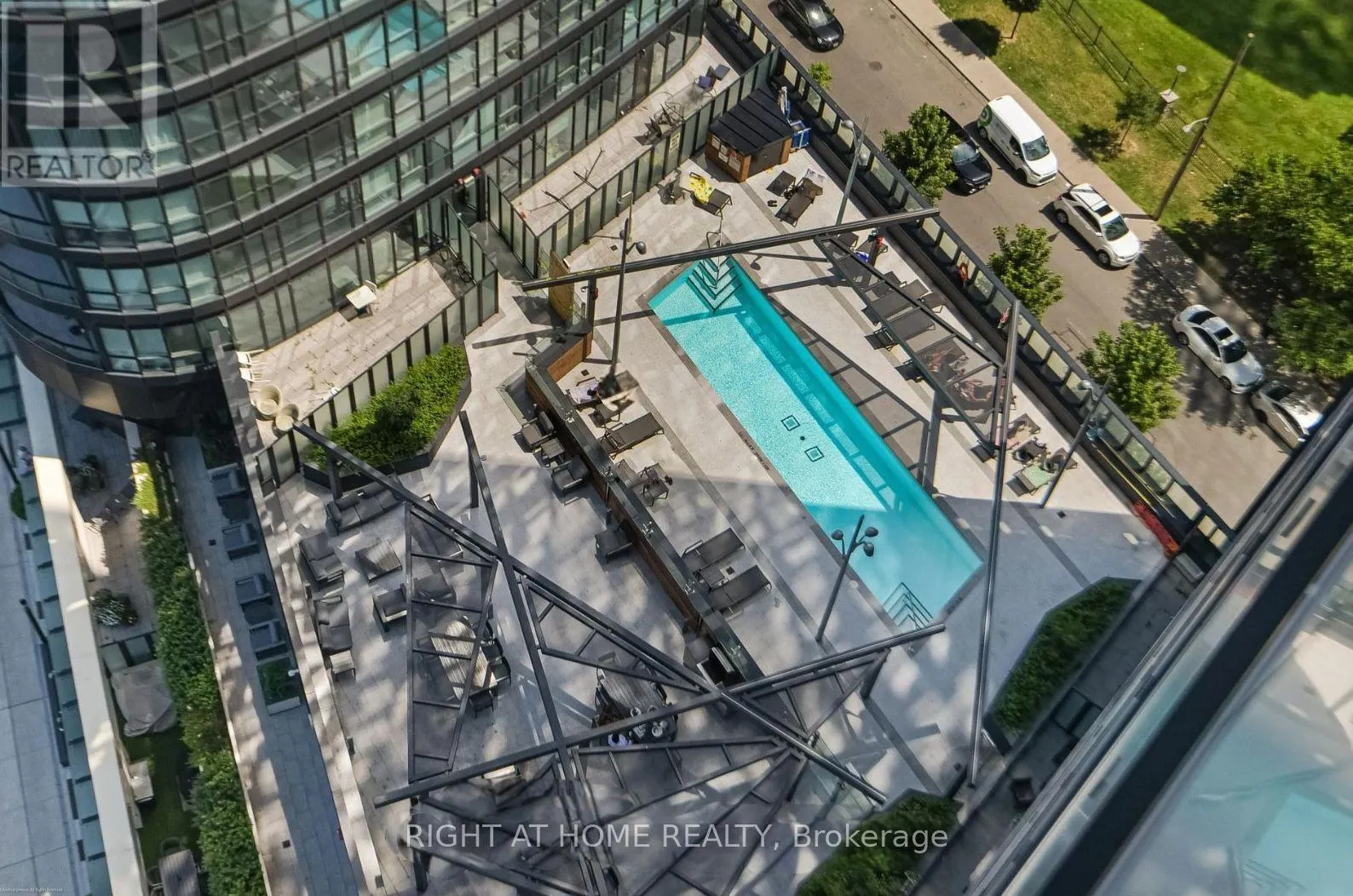 1502 - 575 BLOOR STREET E