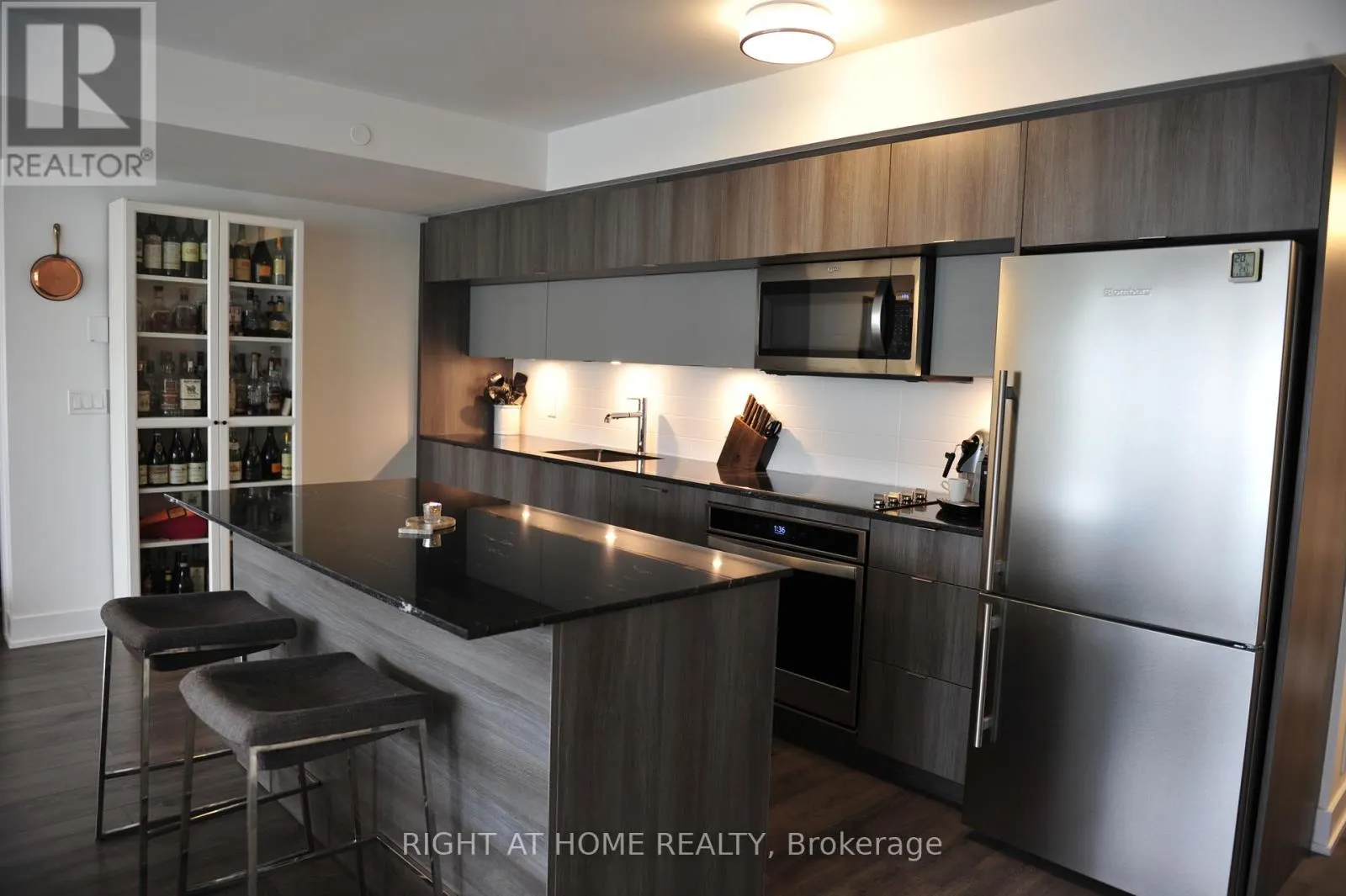 1502 - 575 BLOOR STREET E