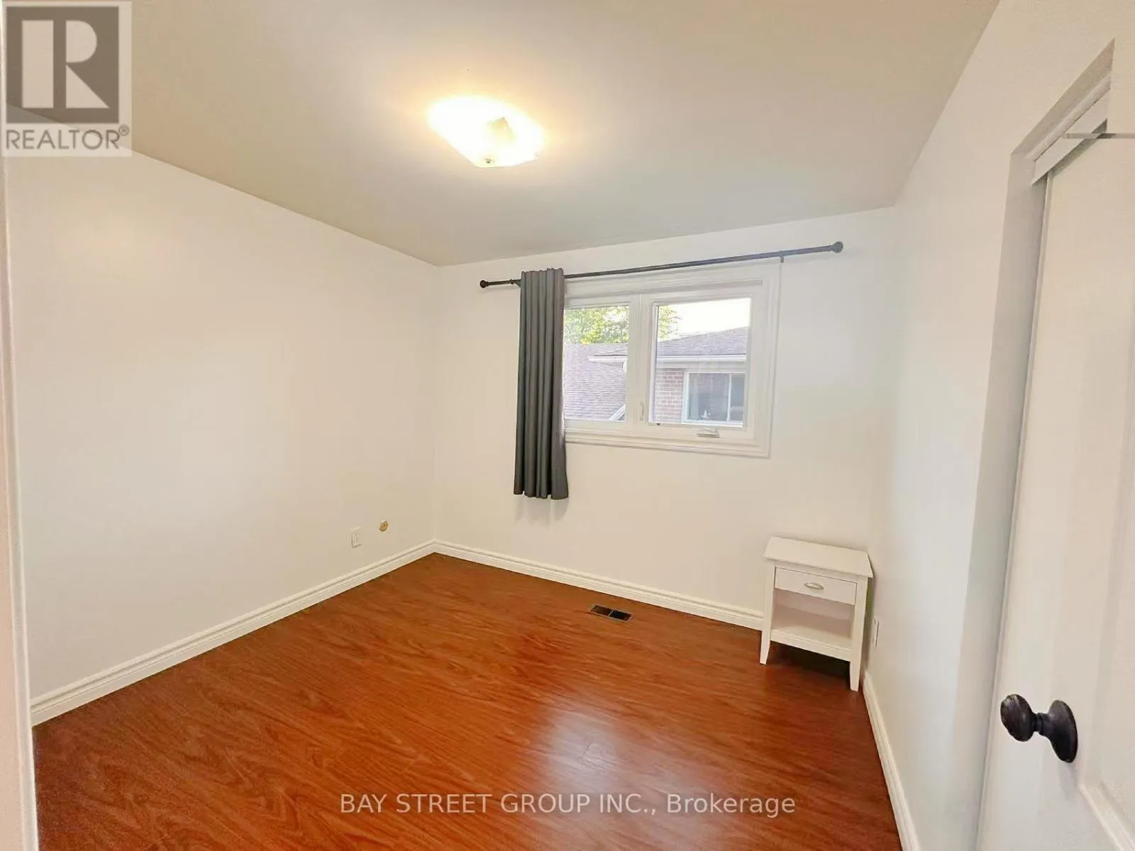 MAIN& UPPER - 24 WYVERN ROAD