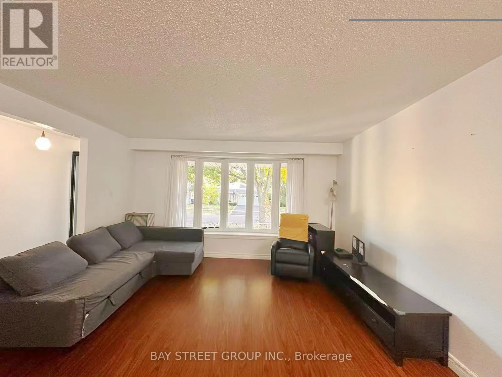 MAIN& UPPER - 24 WYVERN ROAD