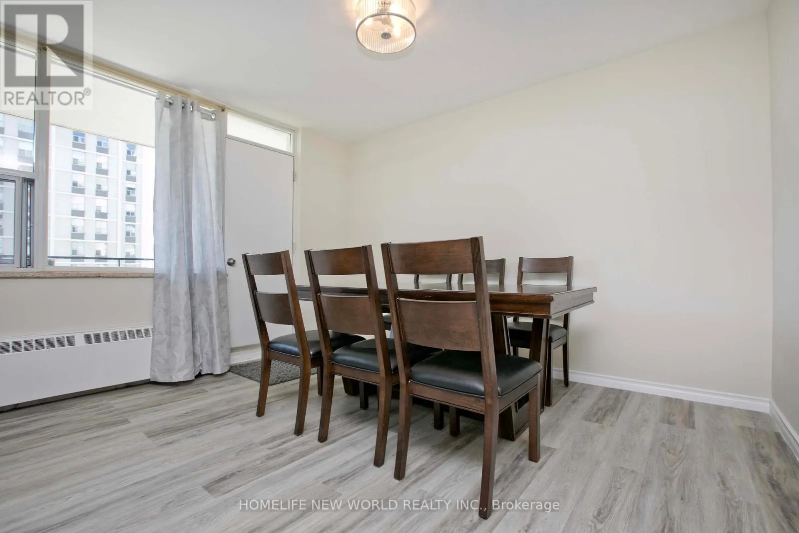 702 - 20 FOREST MANOR ROAD