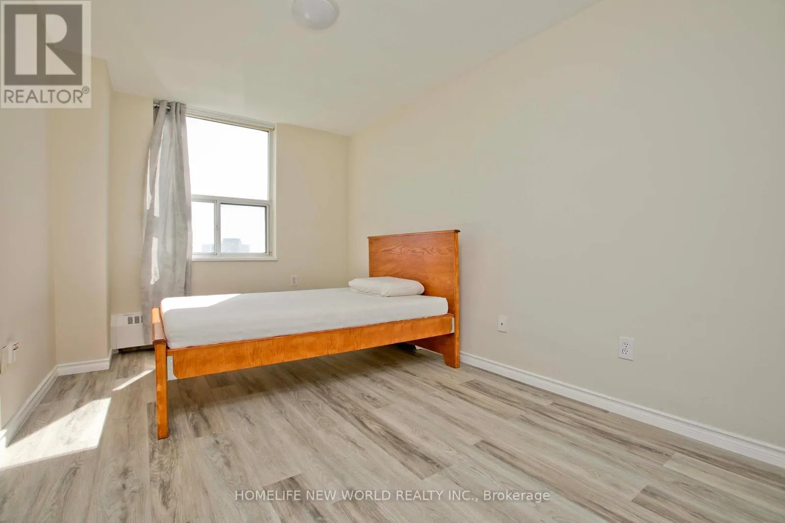 702 - 20 FOREST MANOR ROAD
