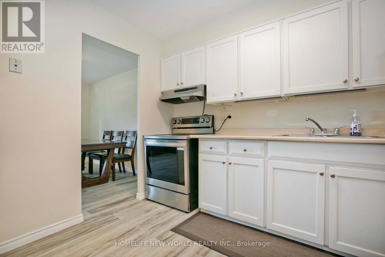 702 - 20 FOREST MANOR ROAD
