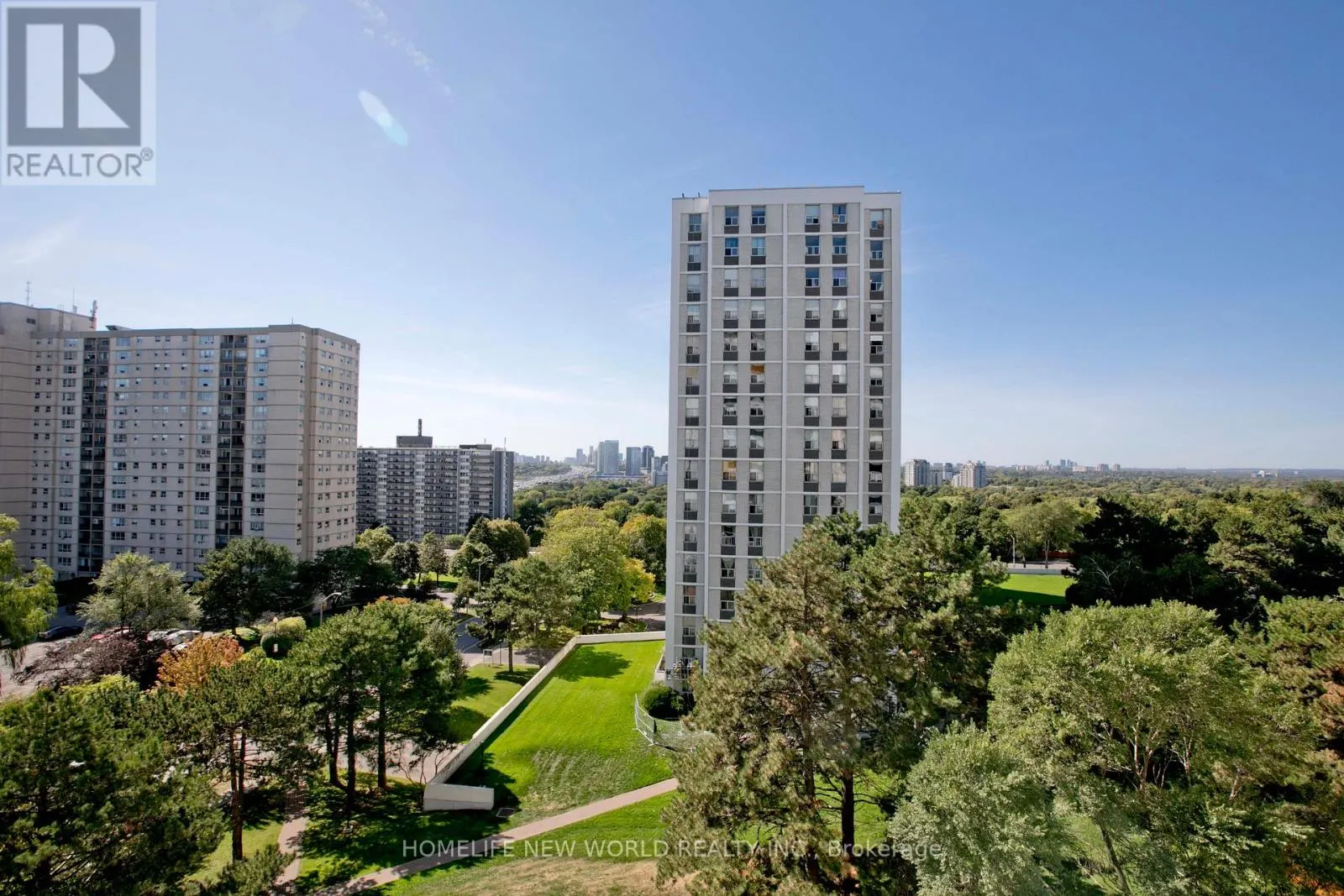 702 - 20 FOREST MANOR ROAD