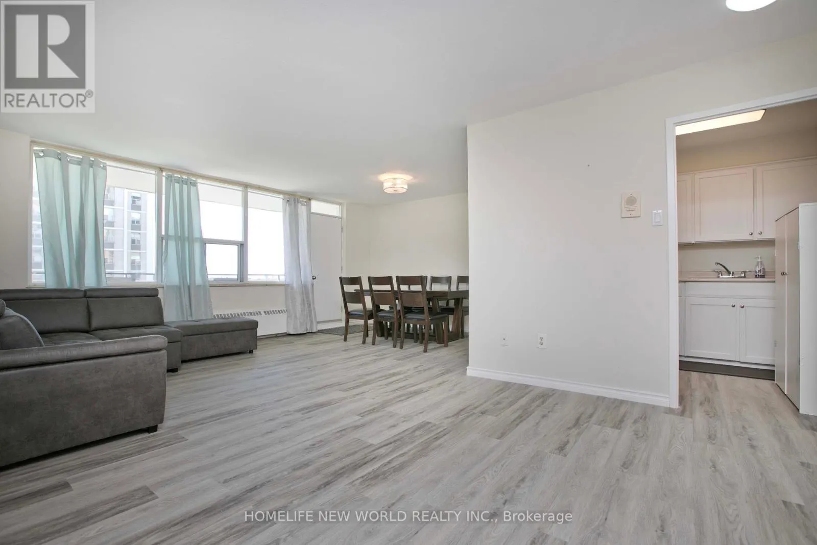 702 - 20 FOREST MANOR ROAD