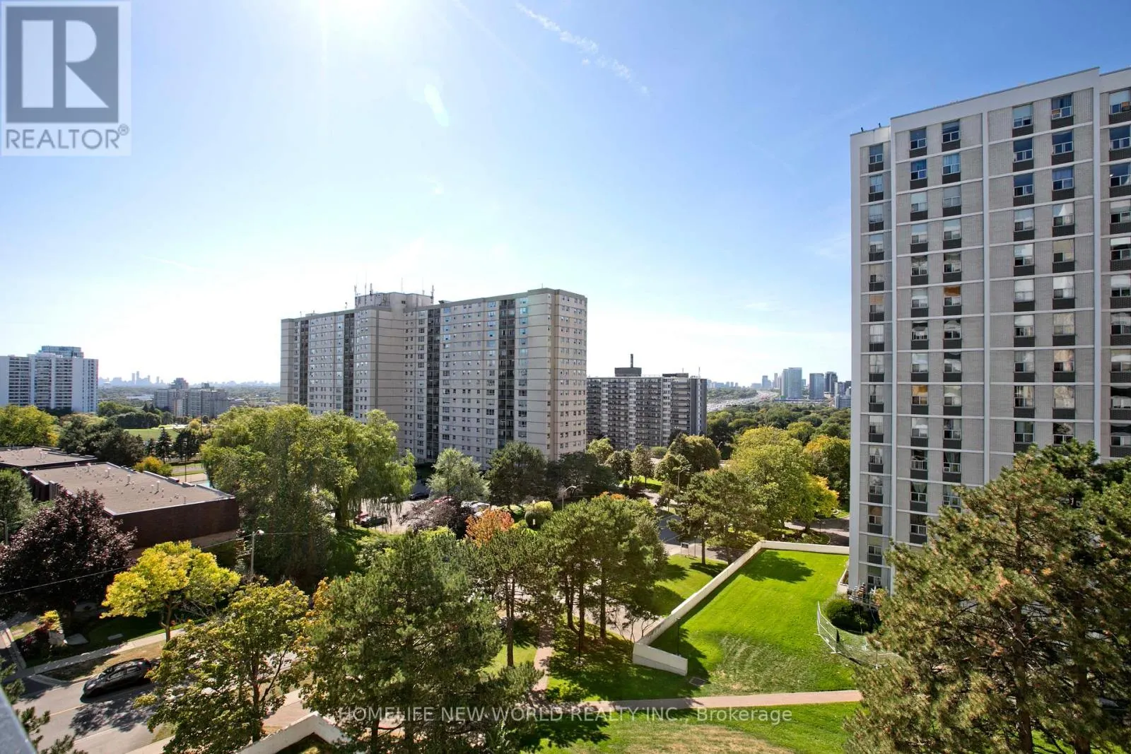 702 - 20 FOREST MANOR ROAD