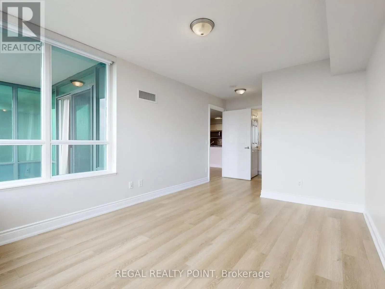 2118 - 25 GREENVIEW AVENUE