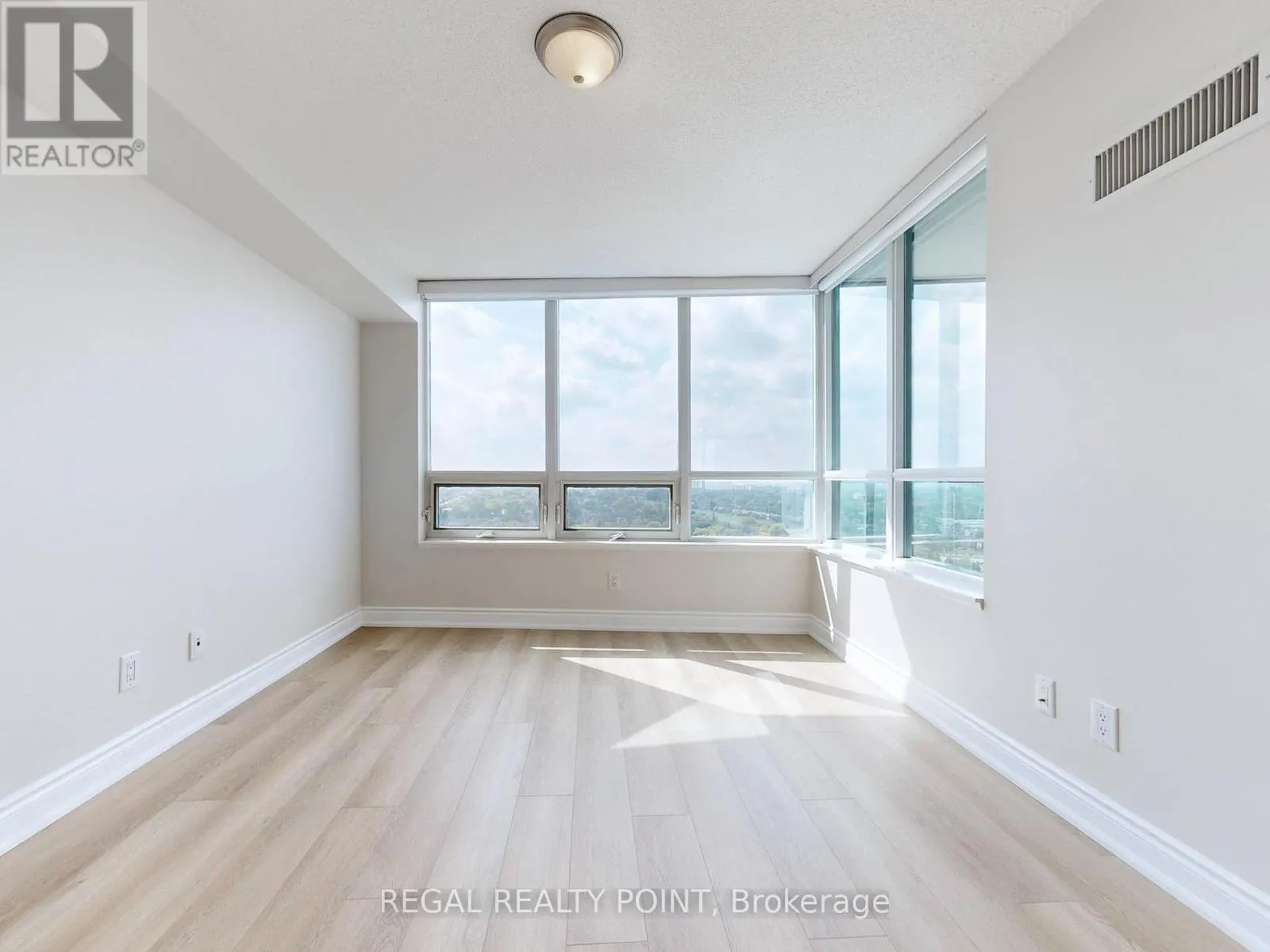 2118 - 25 GREENVIEW AVENUE