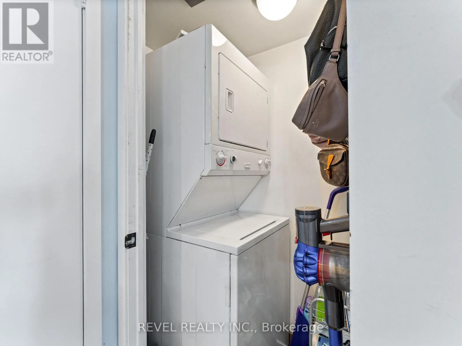 1208 - 15 FORT YORK BOULEVARD E