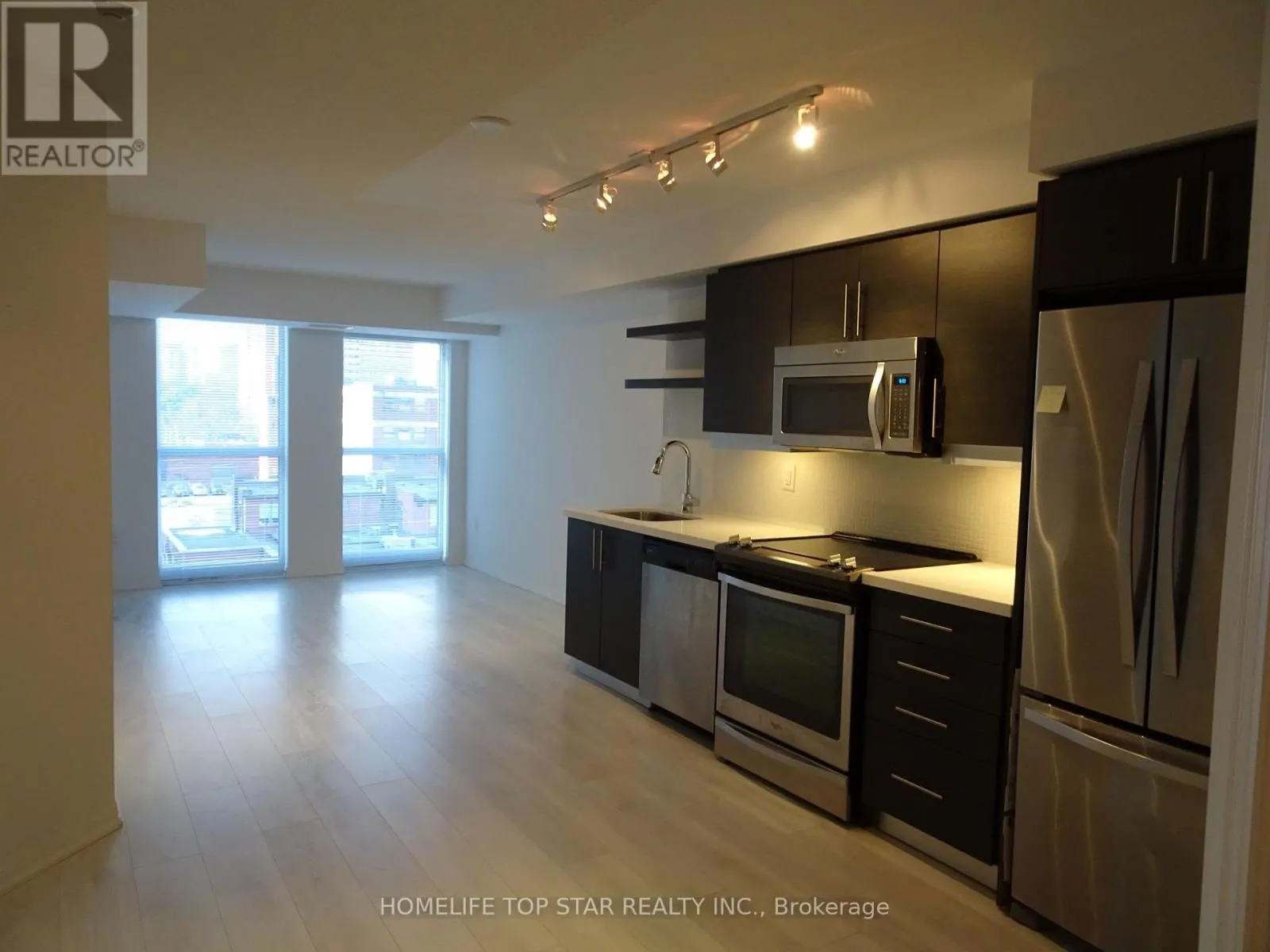 715 - 400 ADELAIDE STREET E