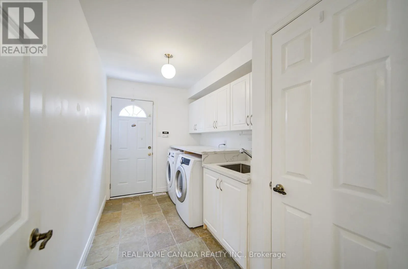 20 SADDLETREE DRIVE