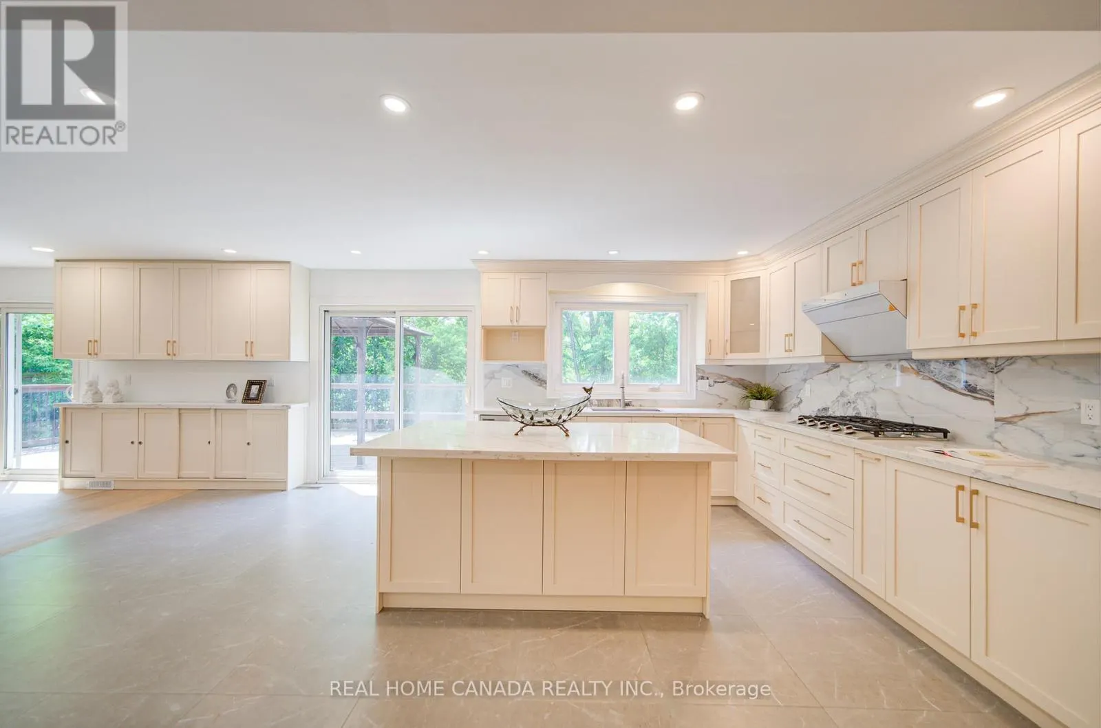 20 SADDLETREE DRIVE