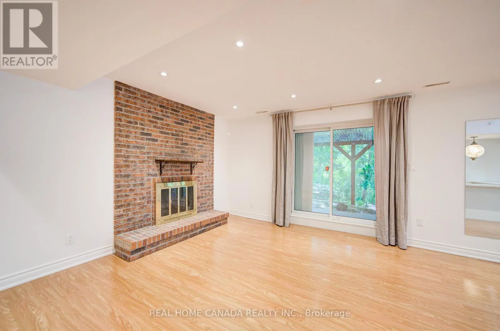 20 SADDLETREE DRIVE