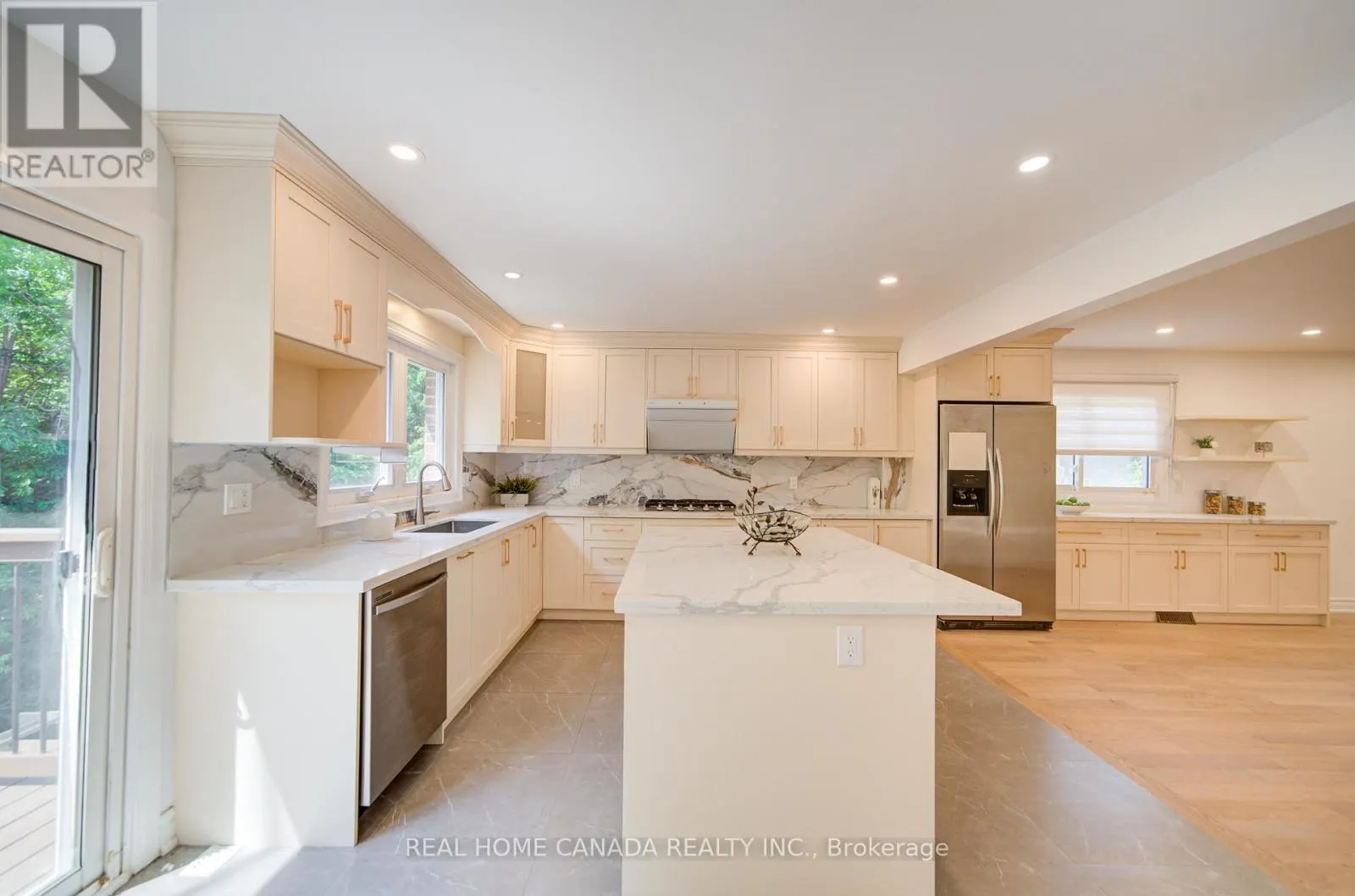 20 SADDLETREE DRIVE