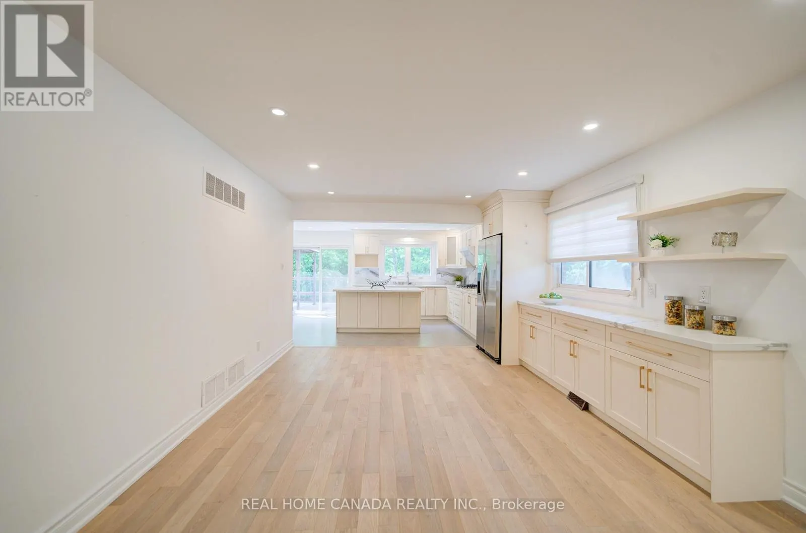 20 SADDLETREE DRIVE