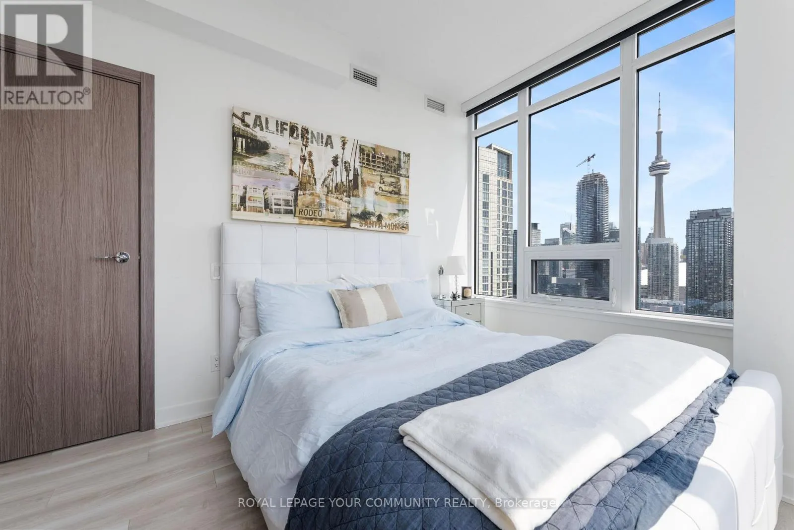 3615 - 17 BATHURST STREET
