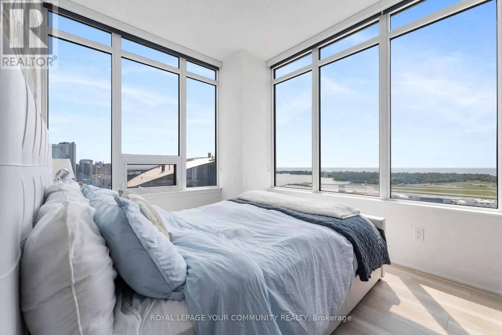 3615 - 17 BATHURST STREET