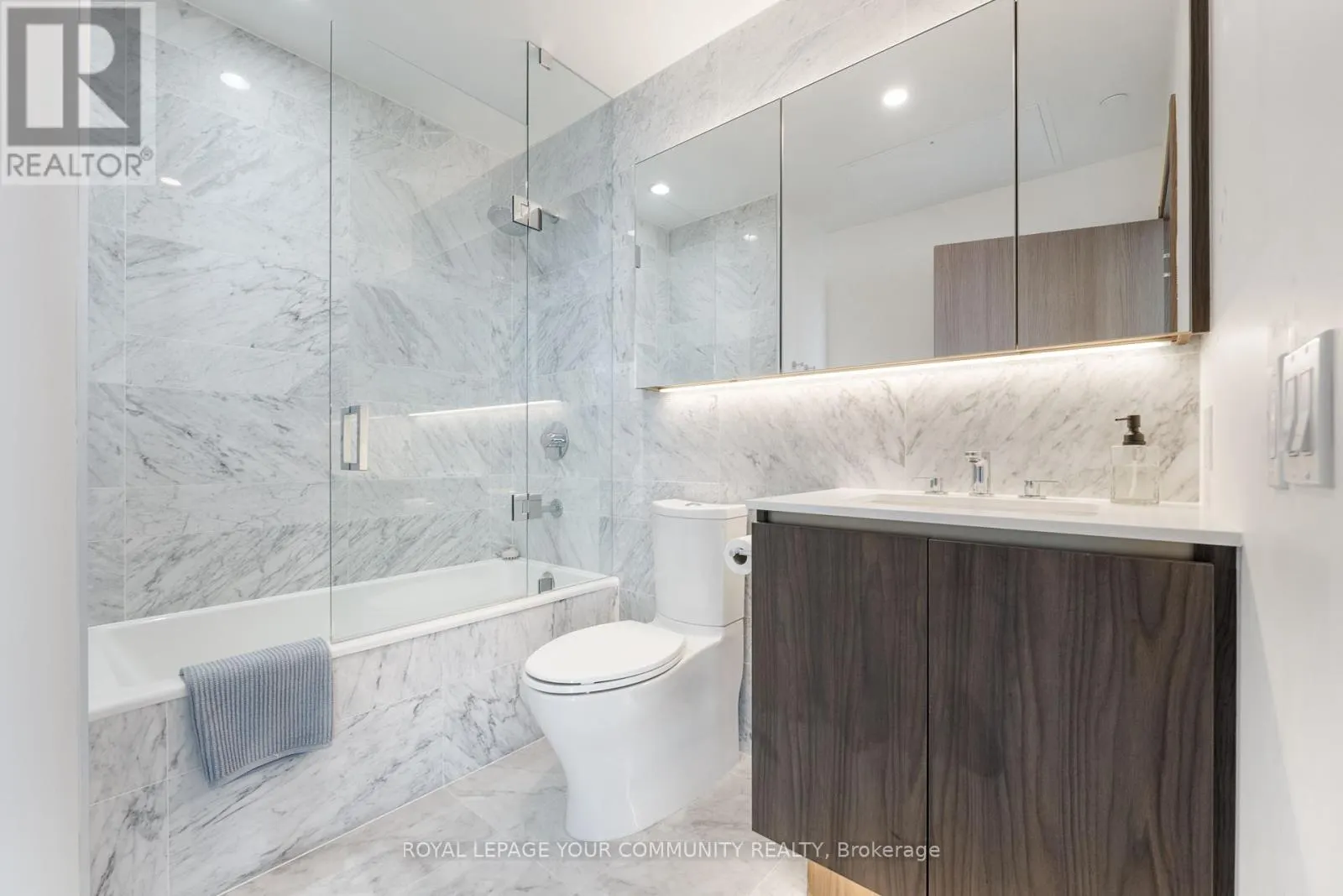 3615 - 17 BATHURST STREET