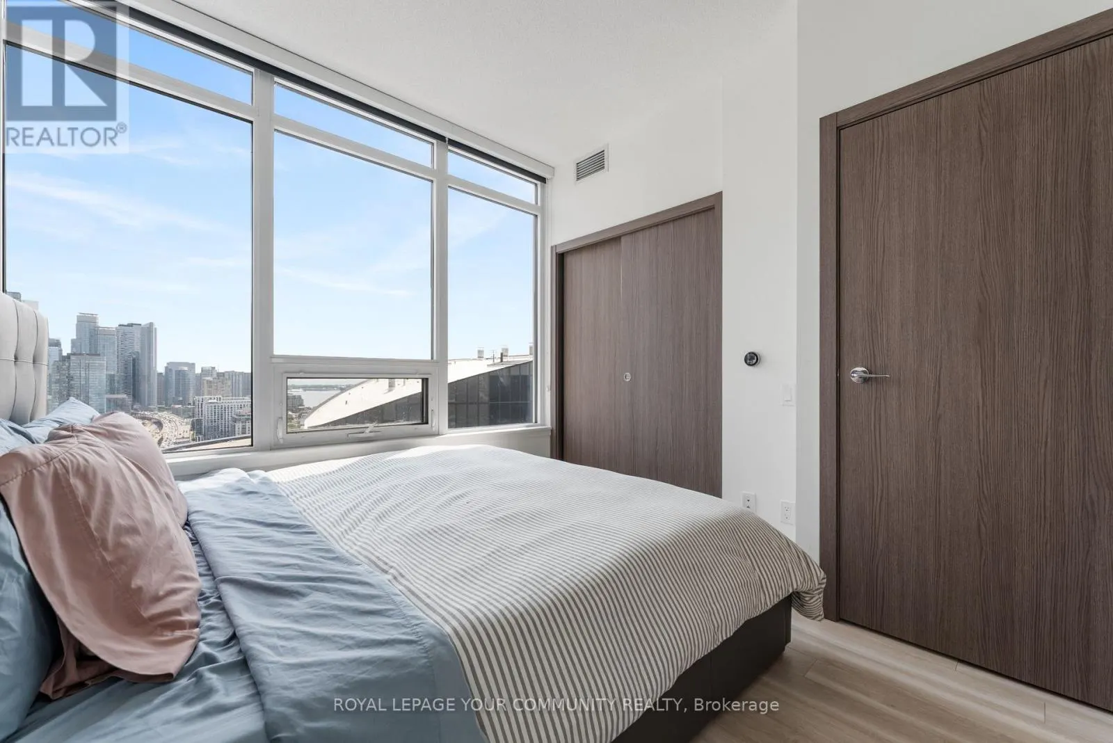 3615 - 17 BATHURST STREET