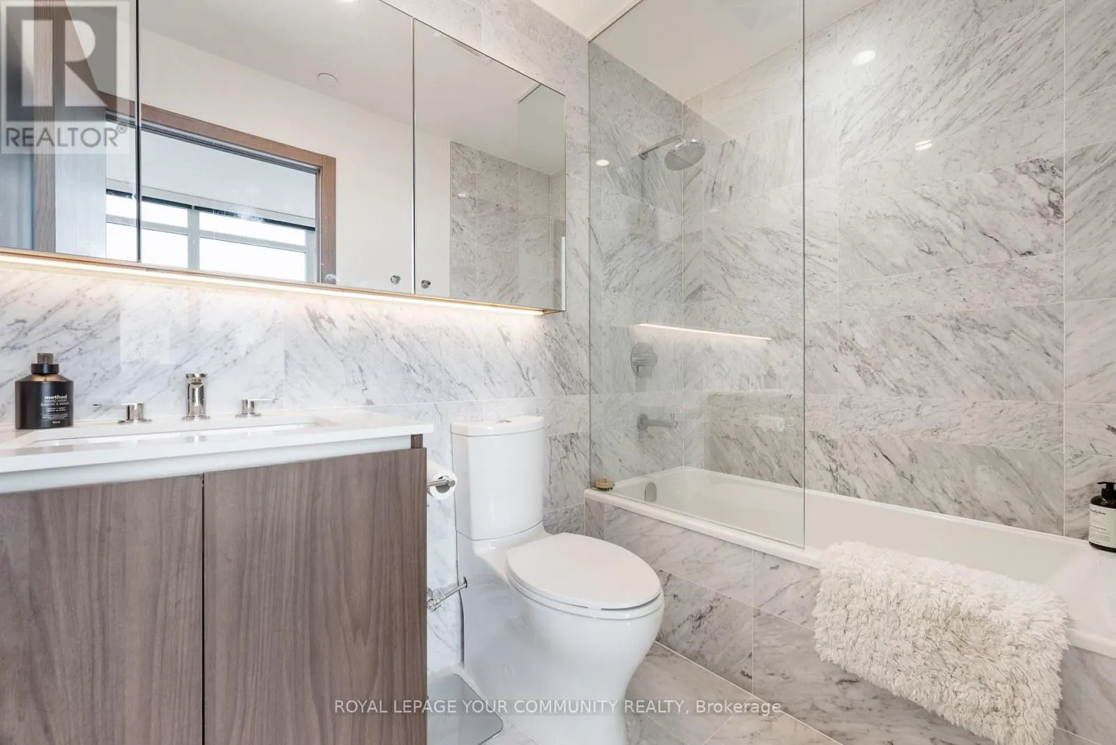 3615 - 17 BATHURST STREET