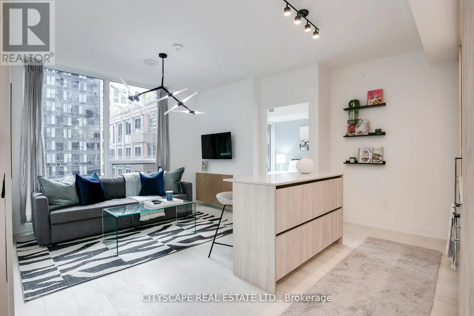 708 - 15 MERCER STREET