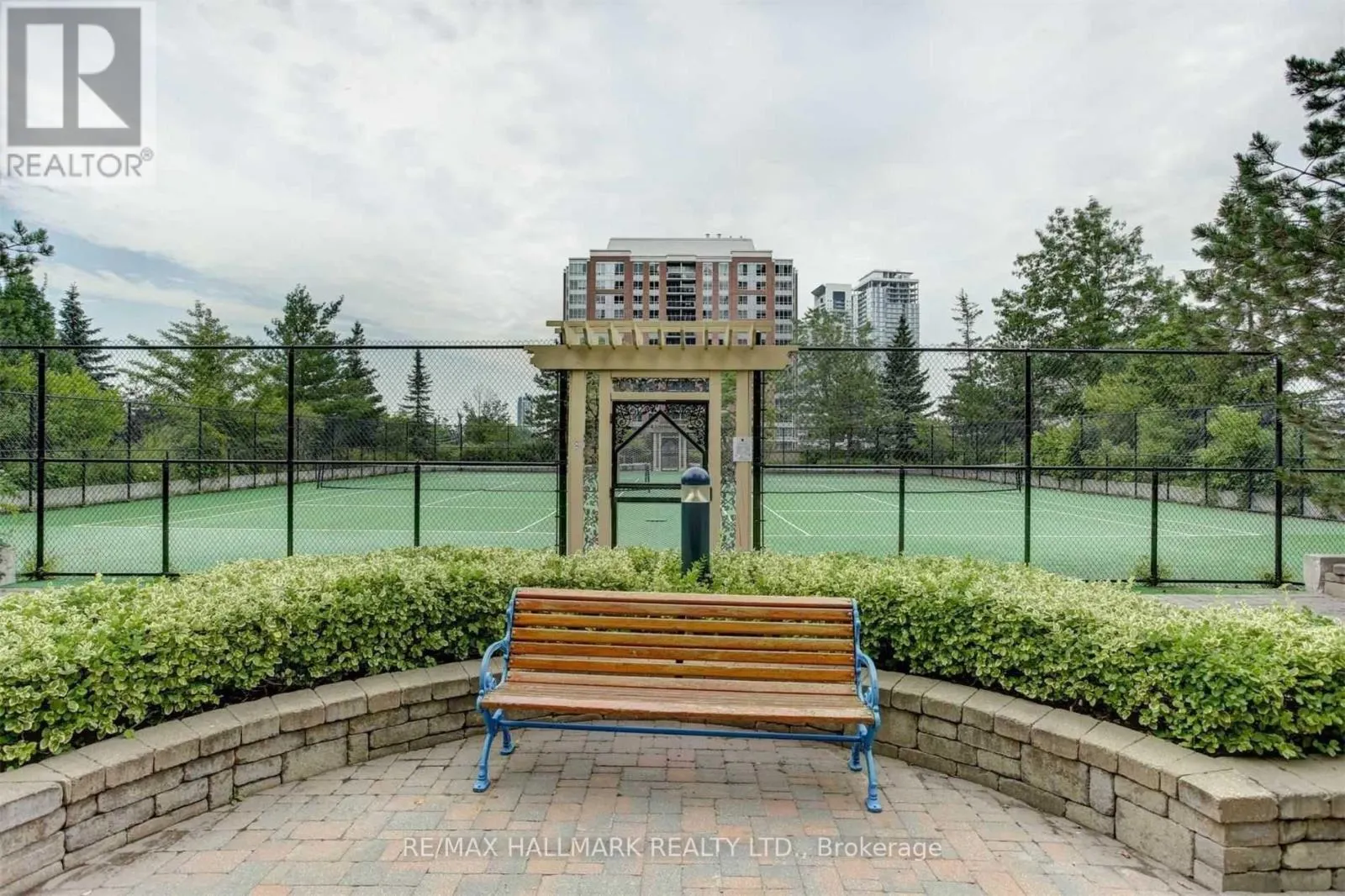 225 - 15 NORTHTOWN WAY