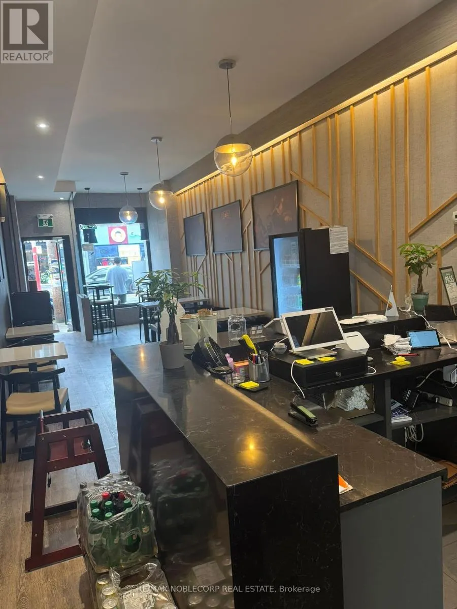 671 QUEEN STREET W