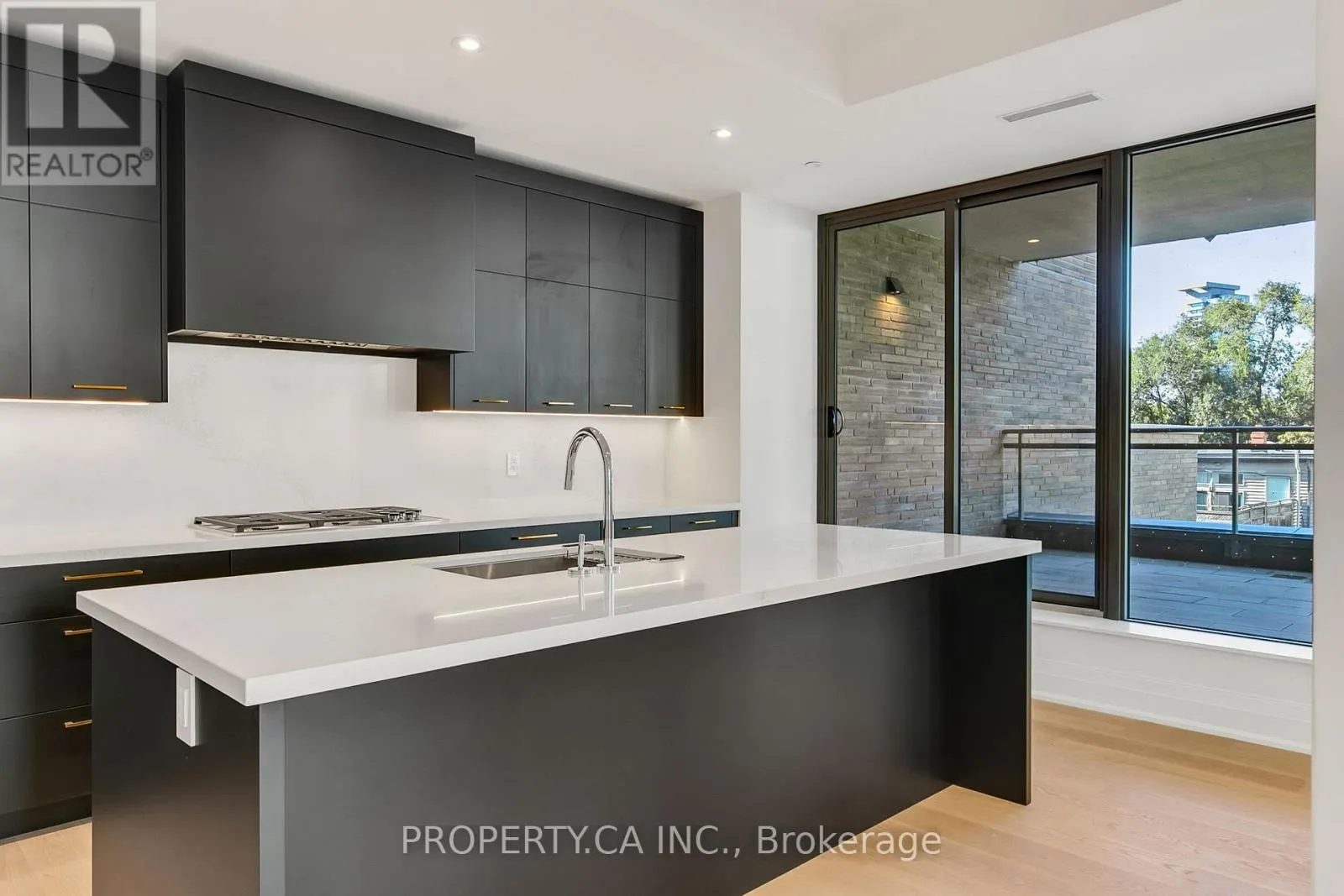 403 - 10 PRINCE ARTHUR AVENUE