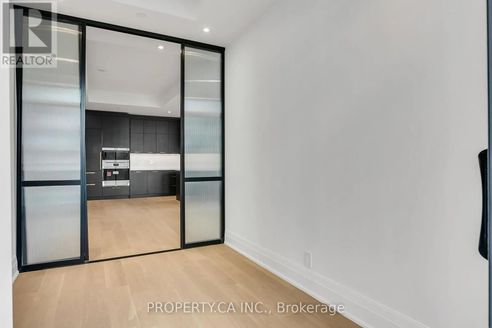 403 - 10 PRINCE ARTHUR AVENUE