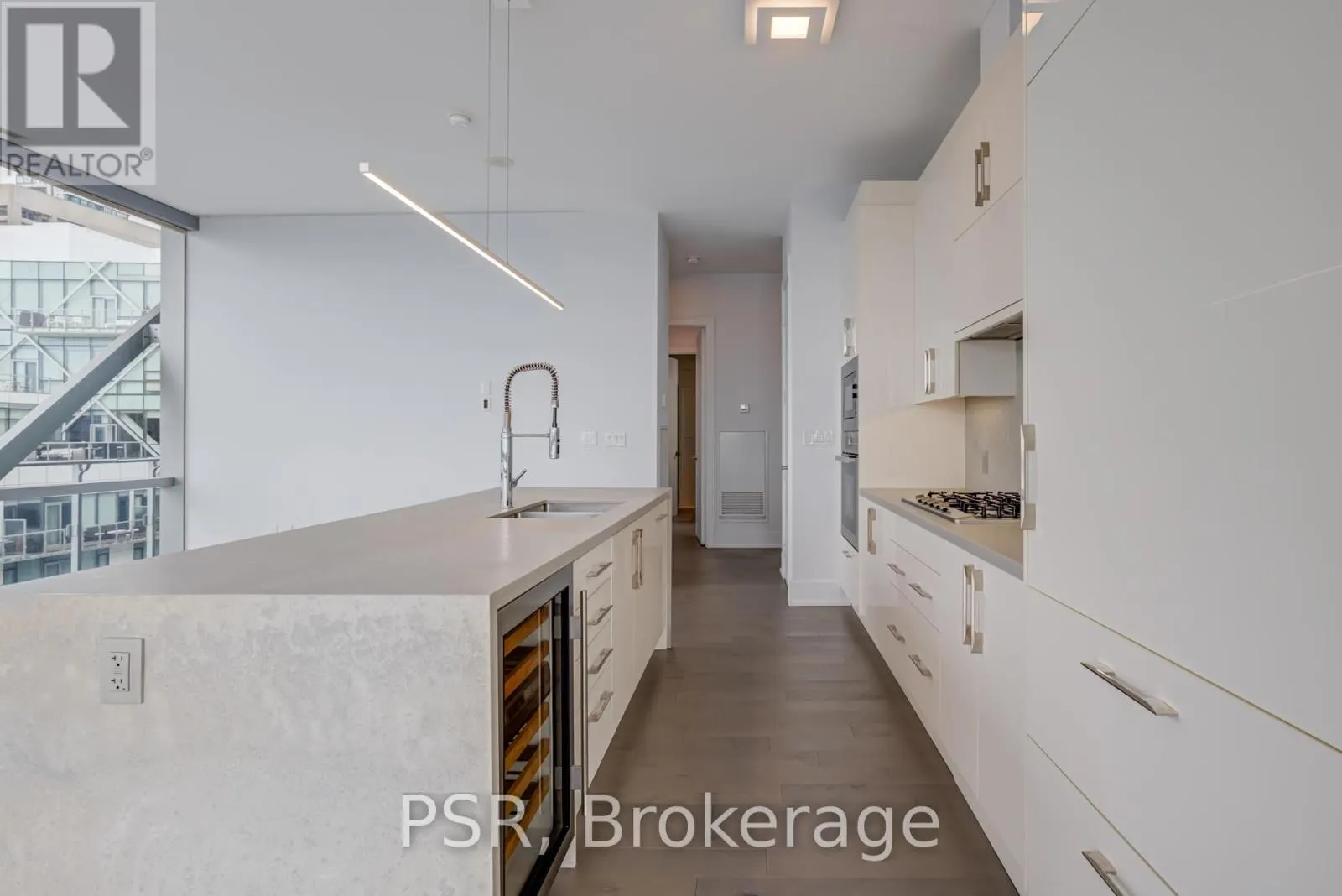 1211 - 39 QUEENS QUAY E