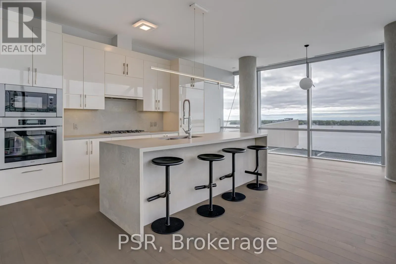 1211 - 39 QUEENS QUAY E