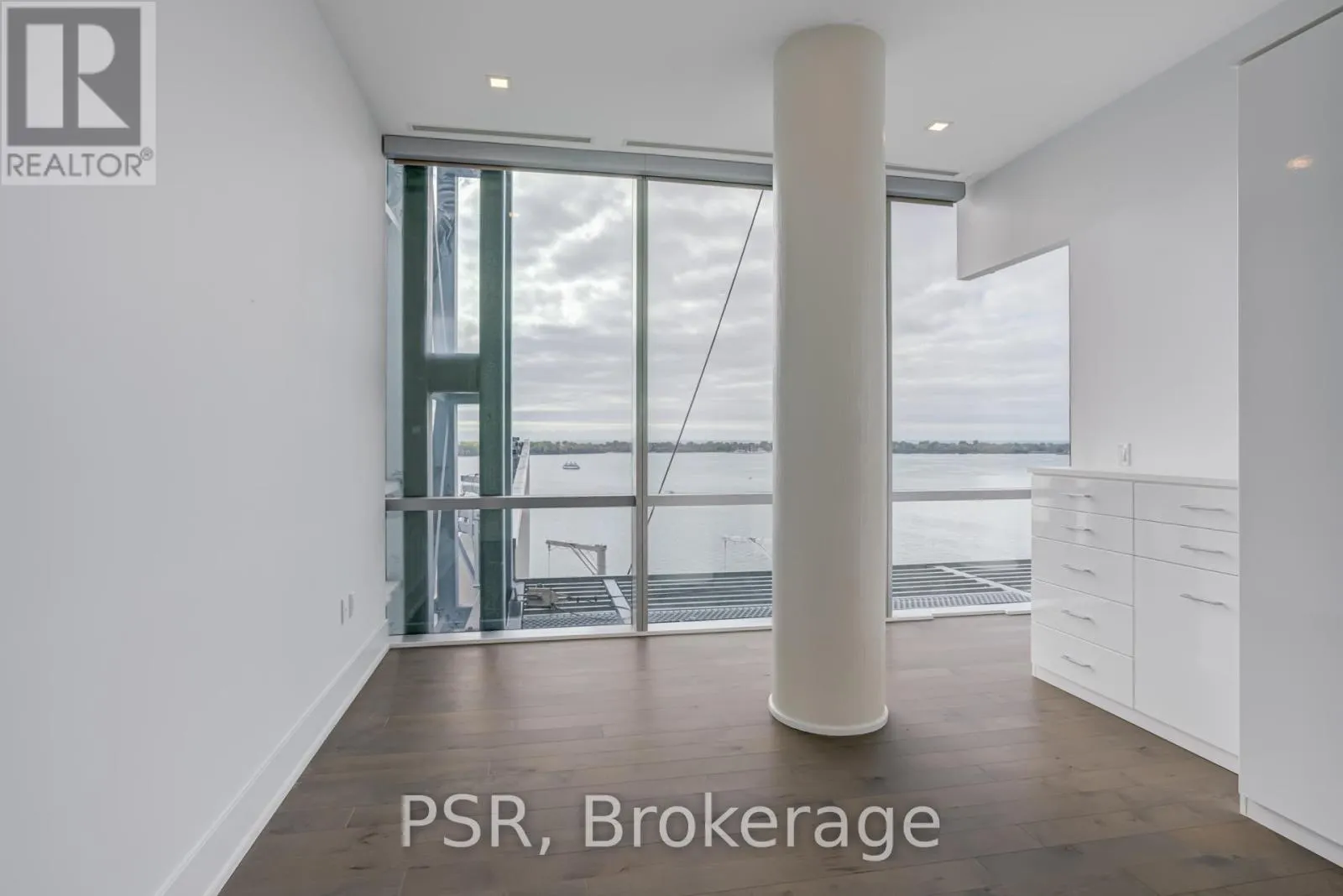 1211 - 39 QUEENS QUAY E